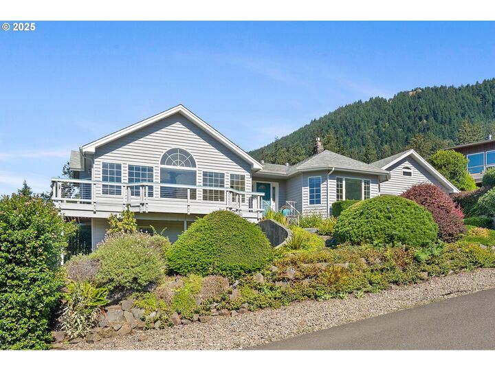 Property Photo: 8040 Kahnie Trail Loop OR 97131