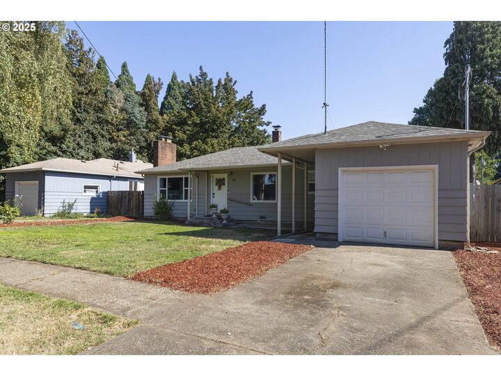 Property Photo: 825 High St OR 97071