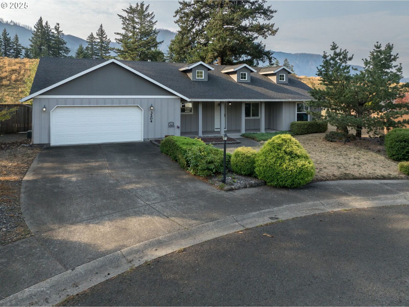 Property Photo:  3204 Sunset Dr  WA 98639 