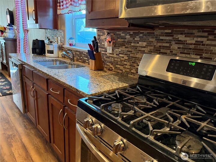 Property Photo: 1320 Fort Lane WA 99362