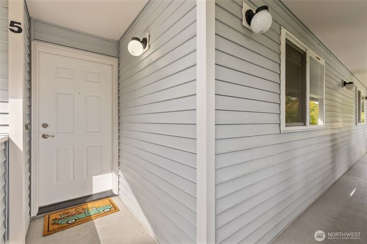 Property Photo: 20826 70th Avenue W 5 WA 98036