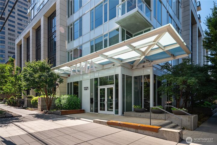Property Photo: 1321 Seneca Street 703 WA 98101