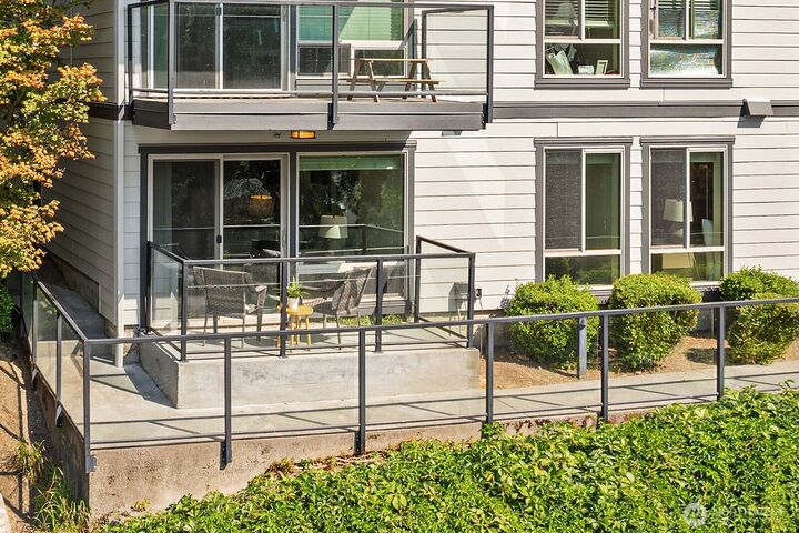 Property Photo: 3208 81st Place SE D102 WA 98040