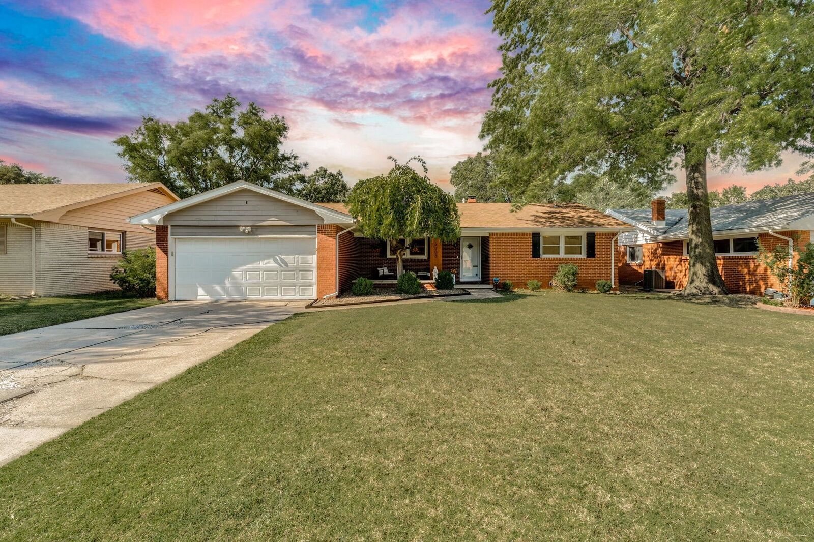 Property Photo: 6308 E Jacqueline St KS 67208
