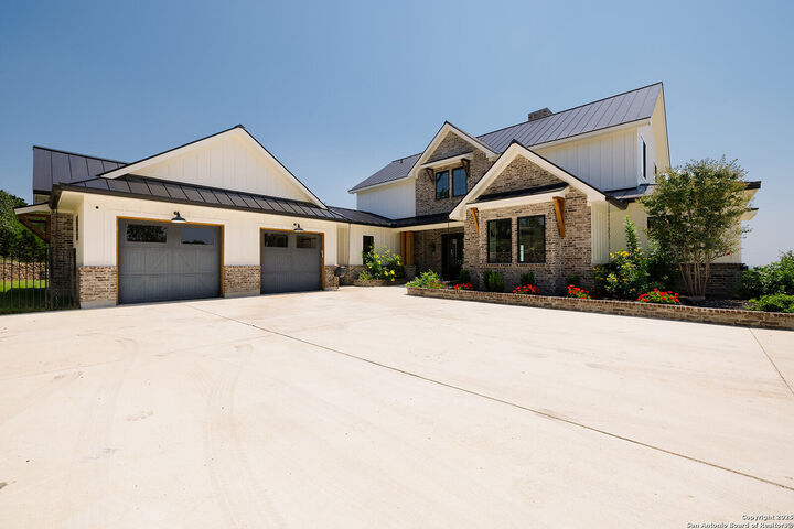Property Photo: 324 Ridge Pt TX 78070