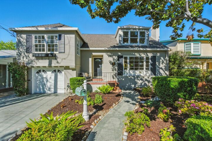 Property Photo: 1531 Locust Street CA 94402