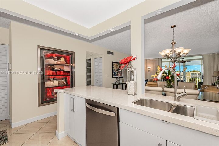 Property Photo: 1025 SE 2nd Ave 407 FL 33004