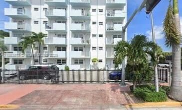 Property Photo: 801 W Meridian Ave 3B FL 33139