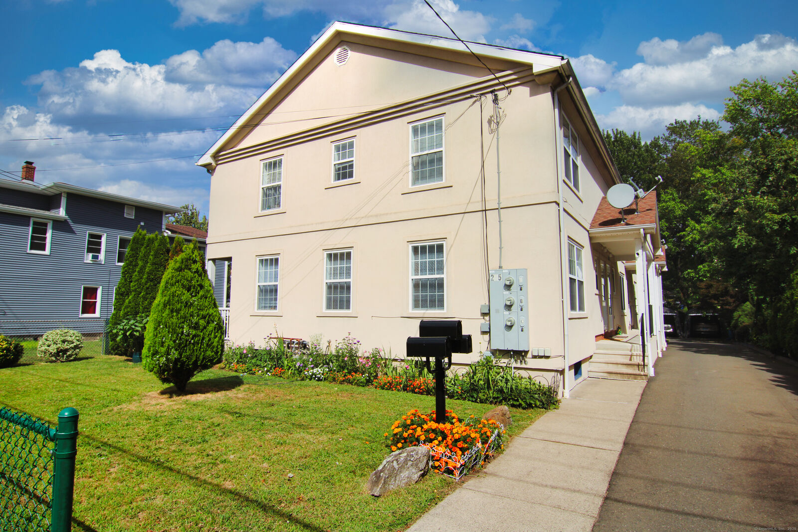 Property Photo: 235 High Street Apt C CT 06051