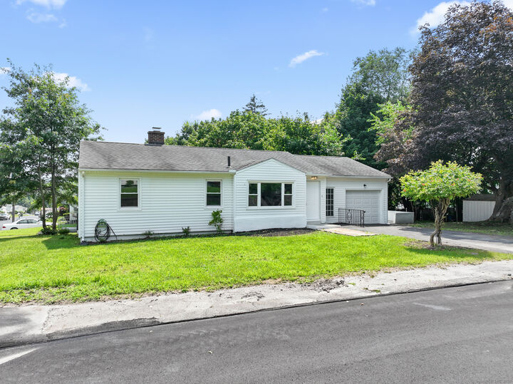 Property Photo:  24 Holiday Hill  CT 06704 