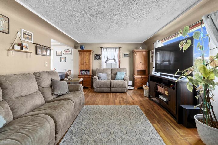 Property Photo: 1518 E Sanson Ave WA 99207