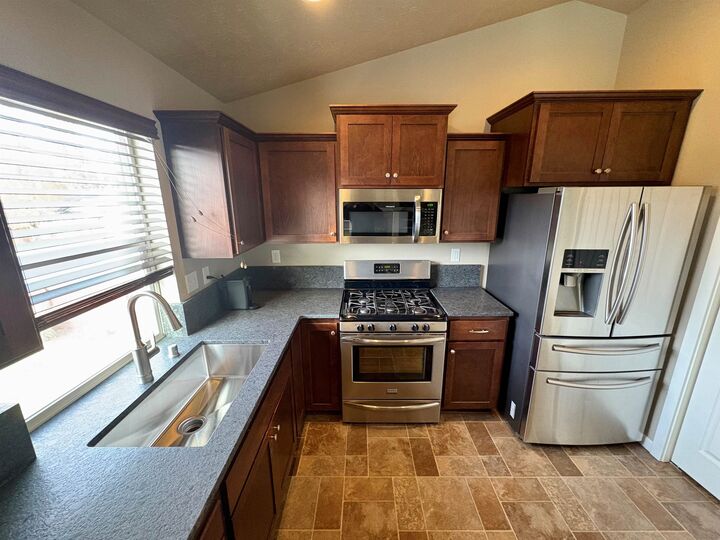 Property Photo:  15317 N Hunters Pointe Rd  WA 99021 