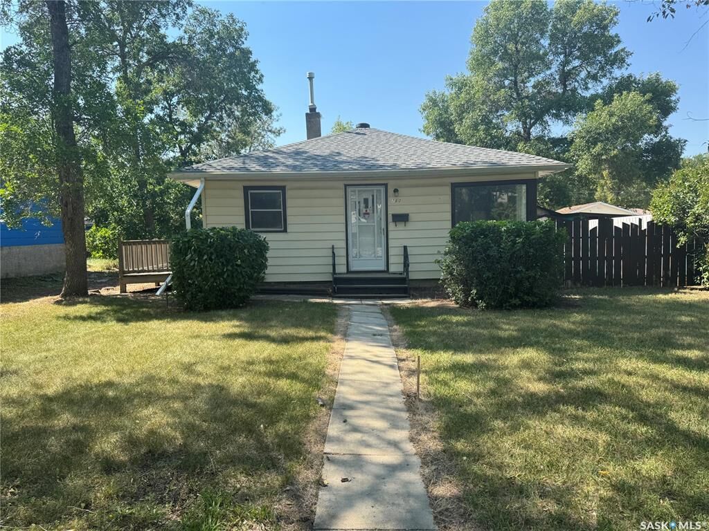Property Photo: 760 Argyle Street SK S4T 3P6
