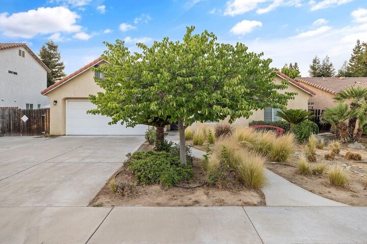 Property Photo: 2540 E Seeger Avenue CA 93292