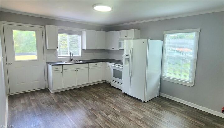 Property Photo:  1233 Front Street  NC 27288 