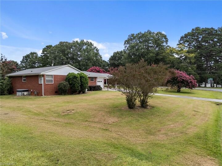 Property Photo: 206 Fairfax Drive NC 28146