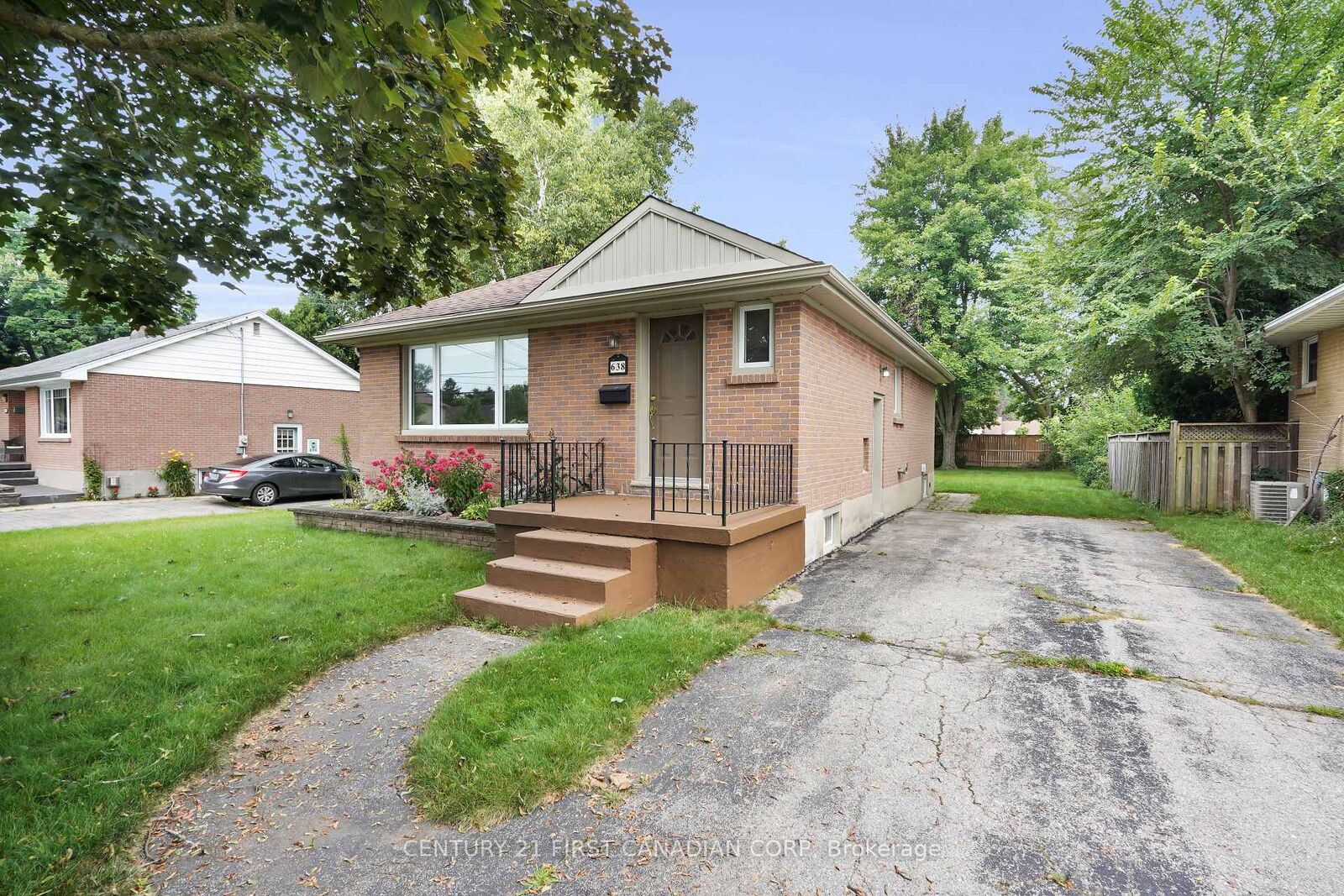 Property Photo: 638 Tennent Avenue Upper ON N5X 1L6