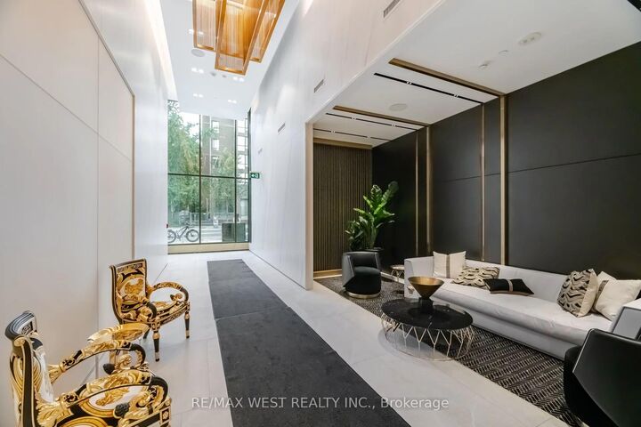 Property Photo: 319 Jarvis Street 4609 ON M5B 0C8