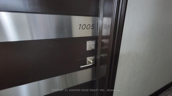 Photo de la propriété:  2 Glamorgan Avenue 1005  ON M1P 2M8 
