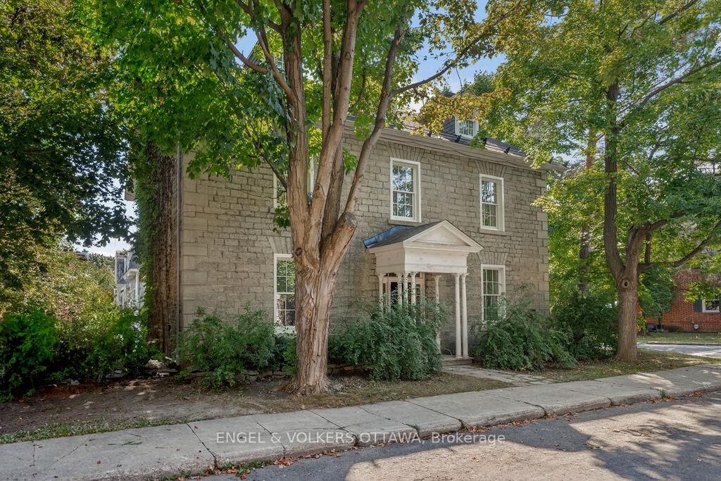 Property Photo:  35 Mackay Street  ON K1M 2B2 