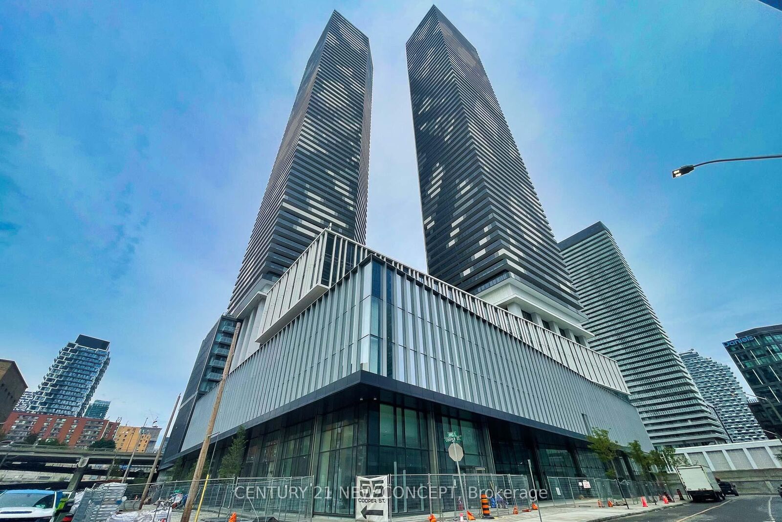 Photo de la propriété:  55 Cooper Street 7702  ON M5E 0G1 