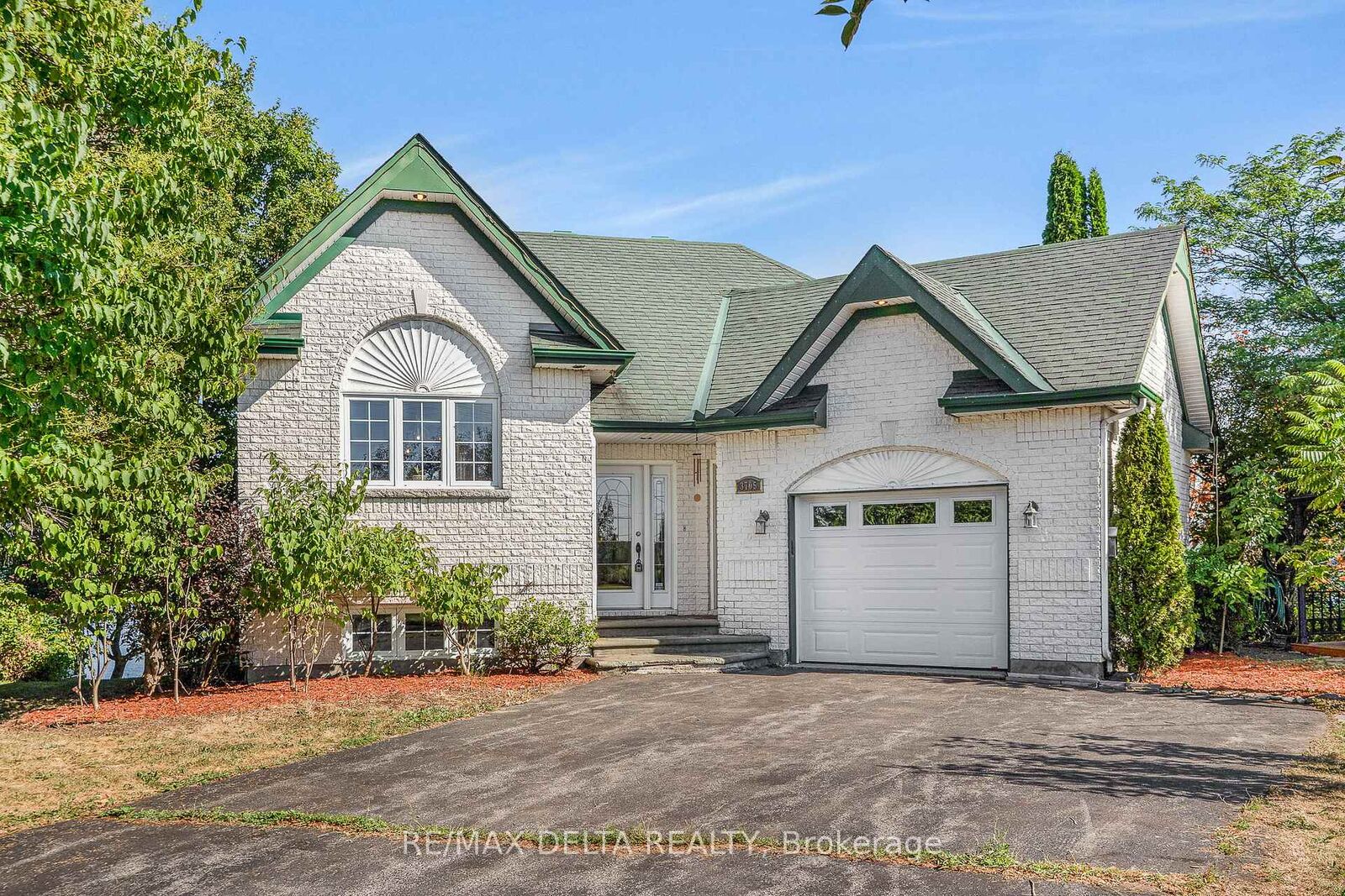 Property Photo: 3705 Old Highway 17 Road ON K4K 1W2