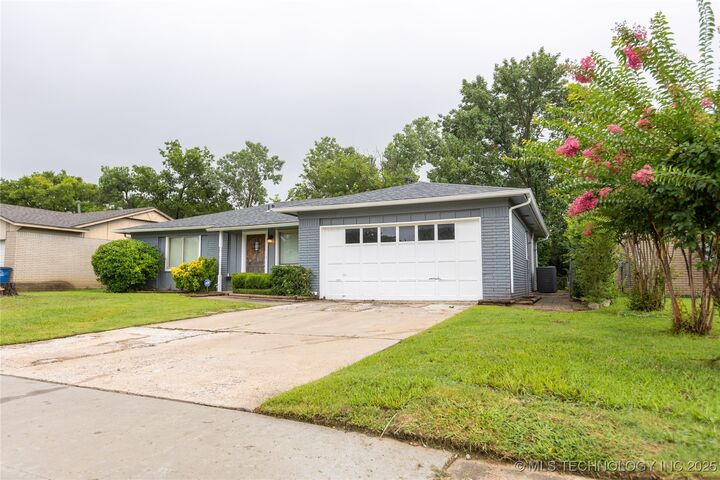 Property Photo: 12636 E 34th Street OK 74146
