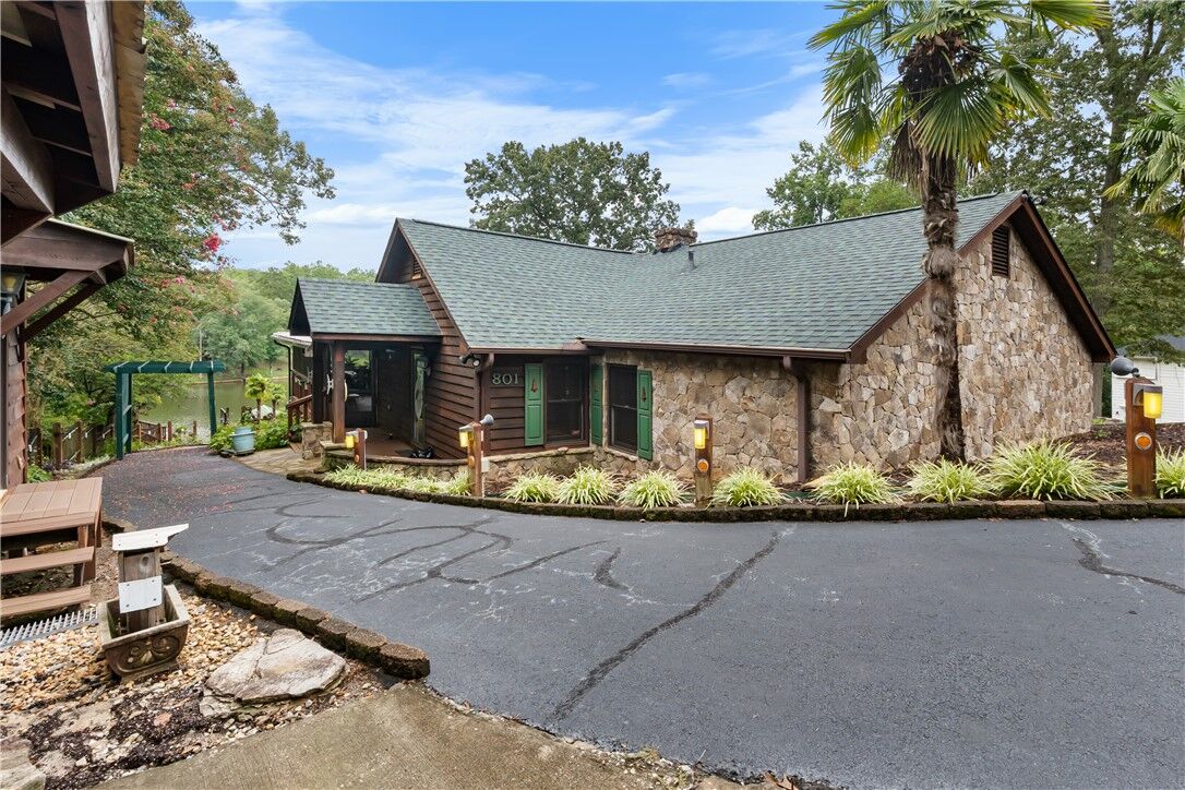 Property Photo: 801 McFalls Circle SC 29621