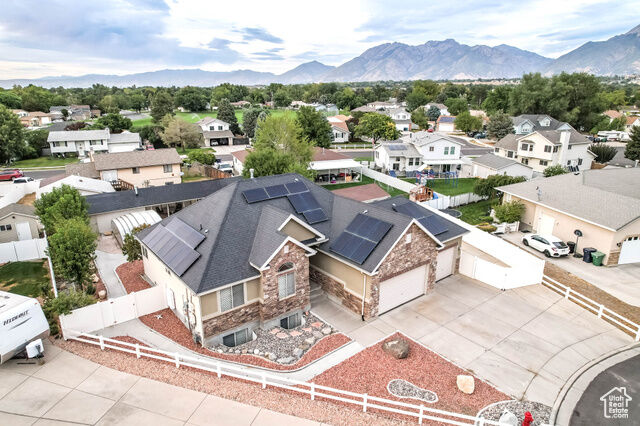 Property Photo: 9748 S Heartwood Cv UT 84070