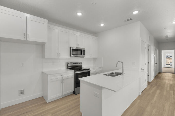 Property Photo:  6051 Silver Birch Ln 7-201  UT 84790 