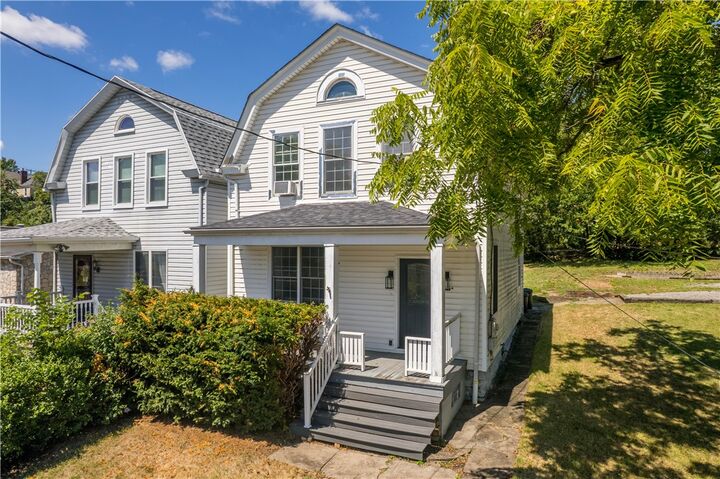 Property Photo: 1404 Hillsboro St PA 15204