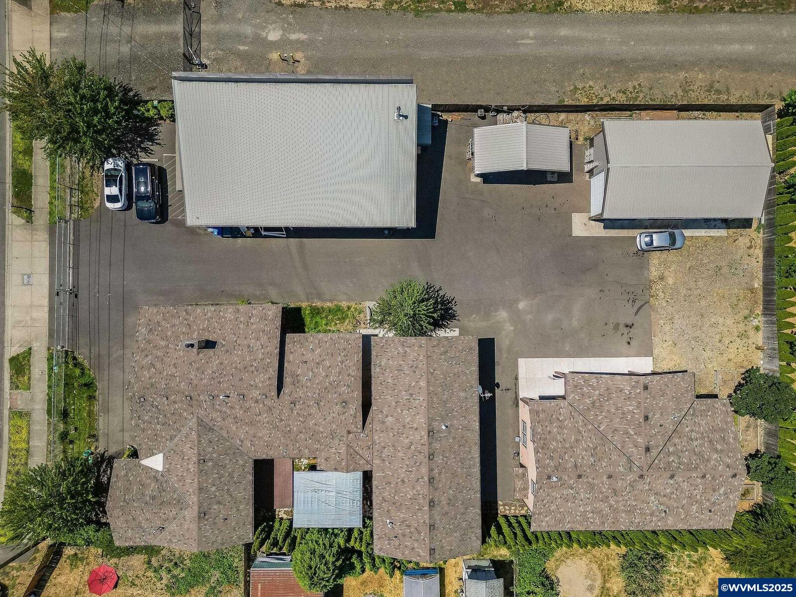 Property Photo: 3795 Blossom Dr NE OR 97305