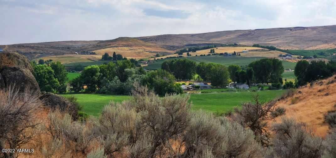 Property Photo:  170 Mahoney Rd  WA 98908 