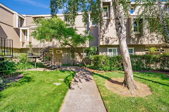 7767 Camino Colegio Drive  Rohnert Park CA 94928 photo