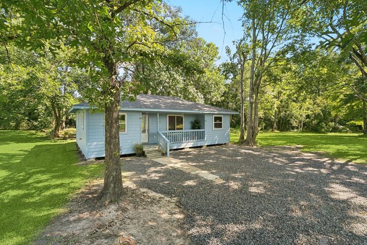 Property Photo:  955 St John Ln  LA 70807