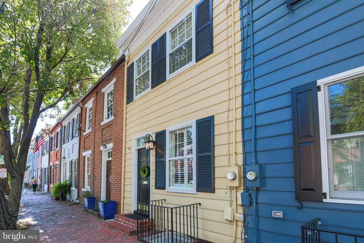 Property Photo: 1116 Prince Street VA 22314