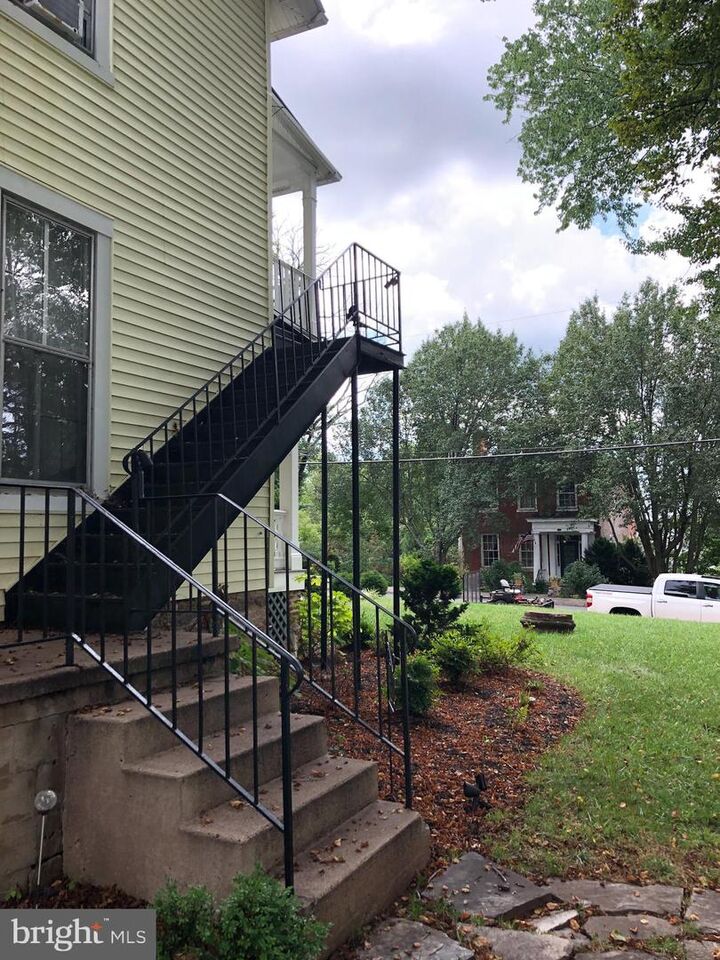 Property Photo: 185 Main Street VA 20186