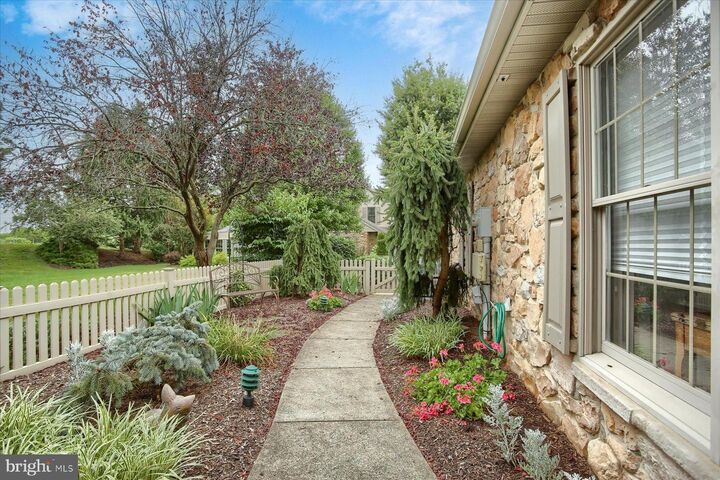 Property Photo: 551 Farmhouse Lane PA 17036