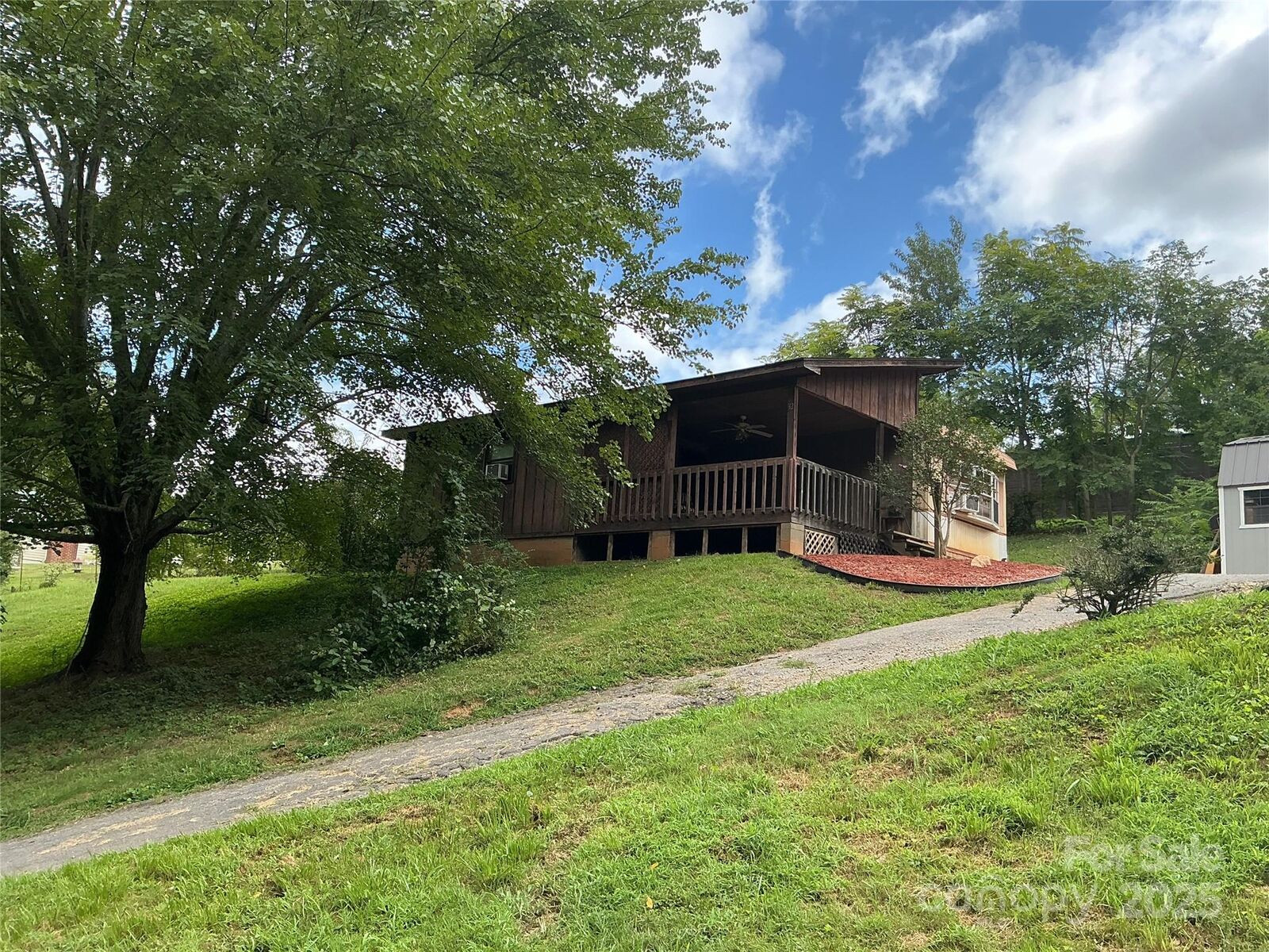 Property Photo: 32 W Skyland Circle NC 28804