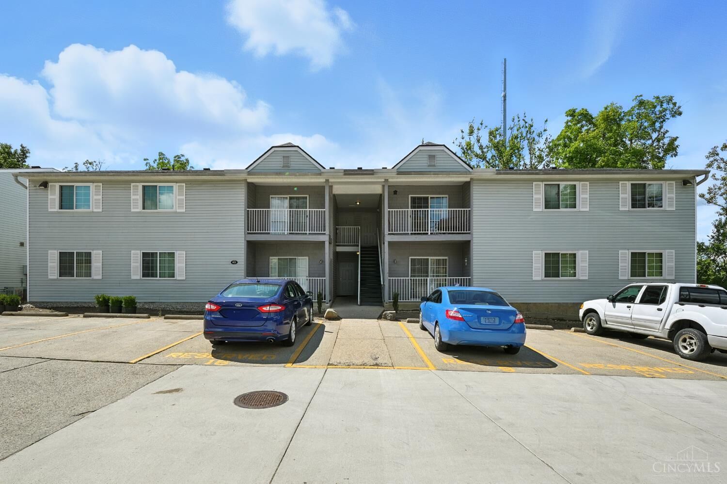 Property Photo: 822 Compton Road OH 45231