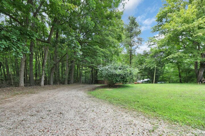 Property Photo: 2604 Sleepy Hollow SE Road OH 43056