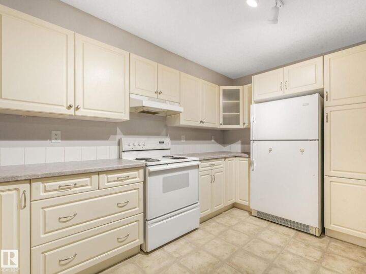 Photo de la propriété:  #114 6220 Fulton Rd NW  AB T6A 3T4 