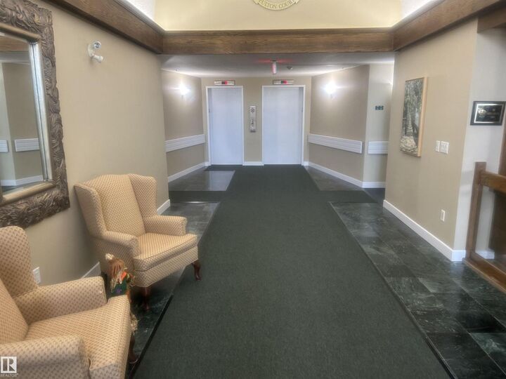 Photo de la propriété:  #114 6220 Fulton Rd NW  AB T6A 3T4 