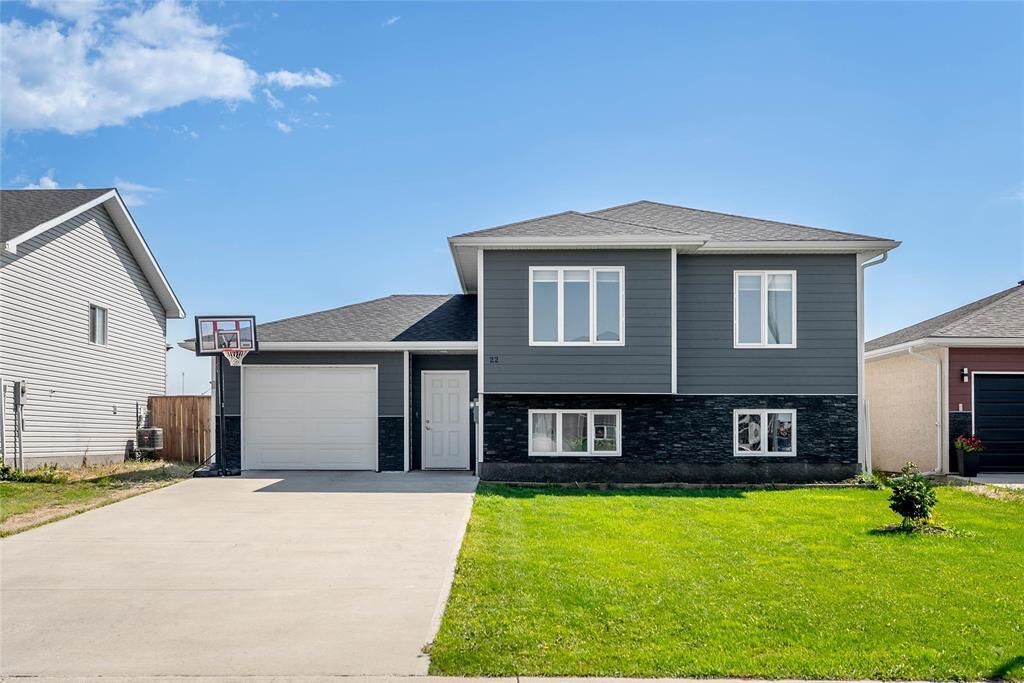 Property Photo: 22 Cresccentwood Drive MB R5G 2P9