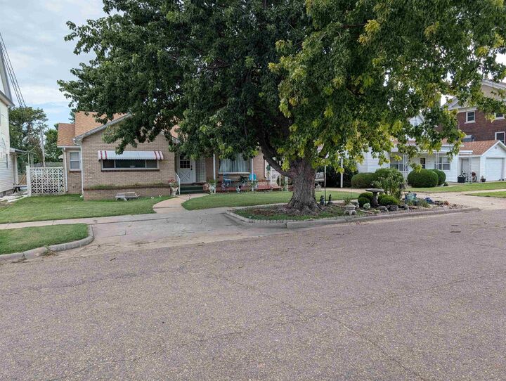 Property Photo:  217 E Maple St  KS 67834 