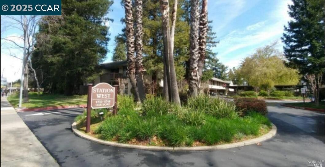 Property Photo: 2742 Oak Rd 200 CA 94597