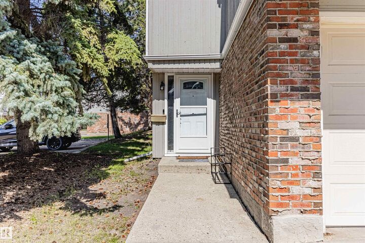 Property Photo:  3044 108 Street NW  AB T6J 3S6 