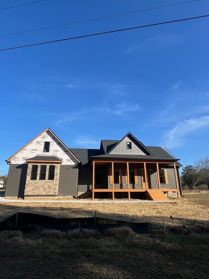 Property Photo: 1304 E Bowers Road GA 30721