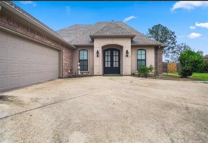 Property Photo:  111 Clubhouse Drive  LA 71485 