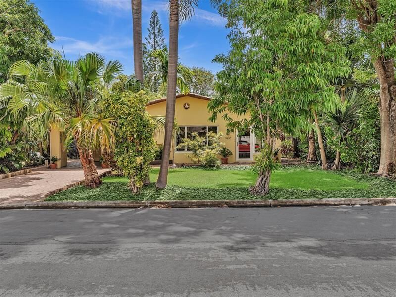 Property Photo:  1406 NE 16th Ter  FL 33304 